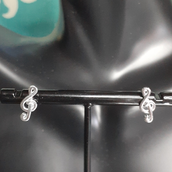 18K Gold F. MUSIC NOTES Earrings - Picture 4 of 5